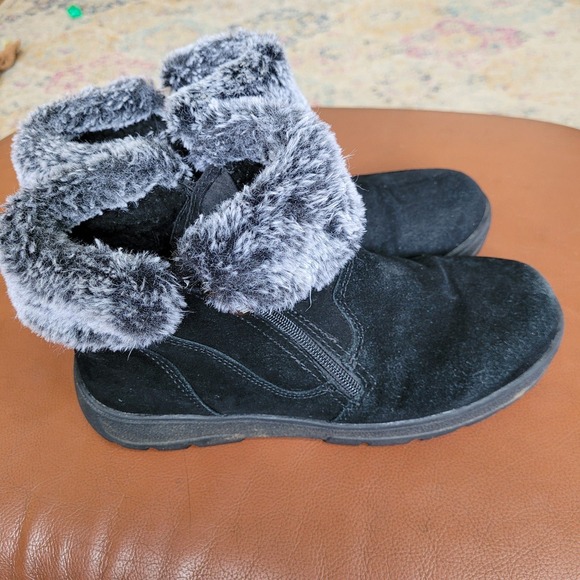 Khombu Jessica Womens Size 7 black suade and faux trim ankle boots - Picture 2 of 9